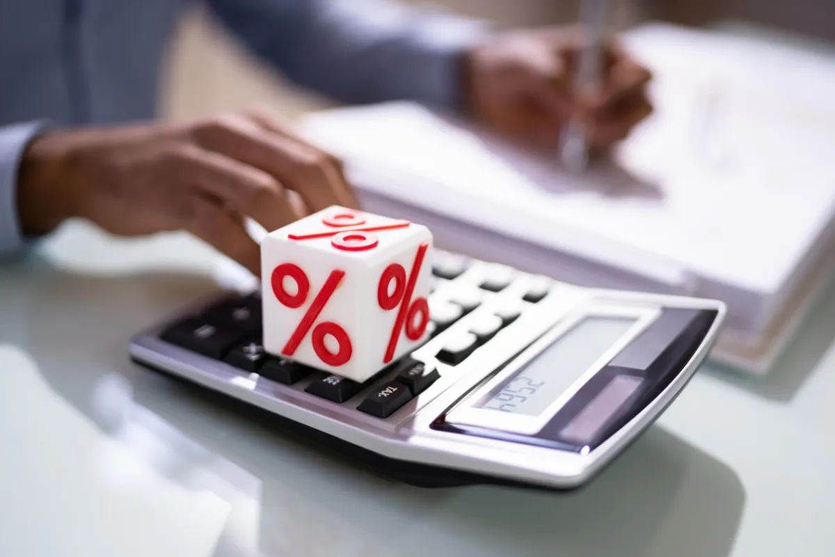 Cách tính lãi suất nợ thẻ tín dụng quá hạn