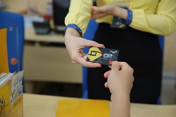 So sánh ưu nhược điểm thẻ tín dụng Thẻ tín dụng PVcomBank Cashback Platinum