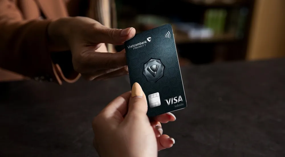 So sánh ưu nhược điểm thẻ tín dụng Thẻ tín dụng vietcombank visa infinite